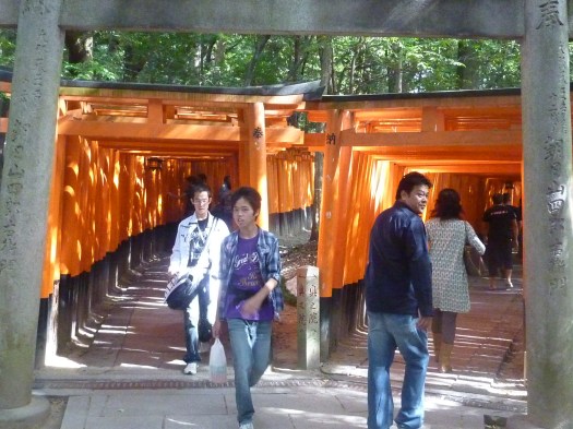 10 - Torii de Fushimi Inari - 奉納 -ほうのう = vouer dédier offrir