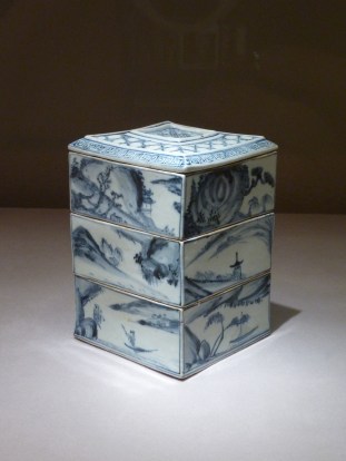 11 - Boîte à 3 étages