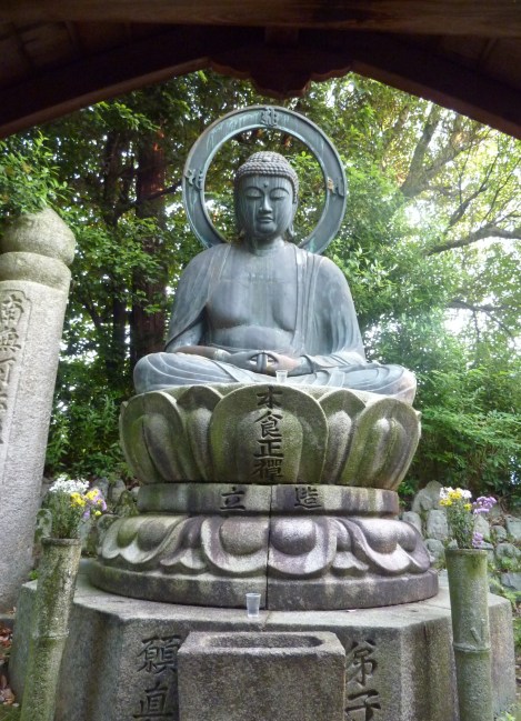 12 - Statue de Bouddha à l'entrée du cimetierre