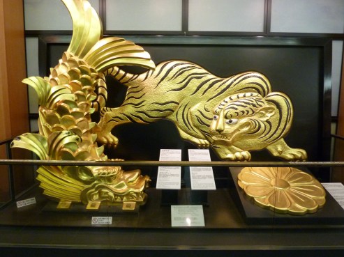 13 - Objets en or du château d'Osaka