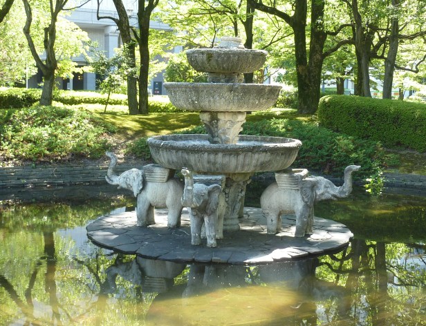 16 - Fontaine du Musée d'art d'Hiroshima