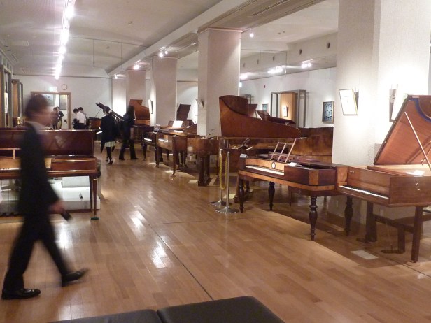 16 - La salle des claviers ... je veux la même !