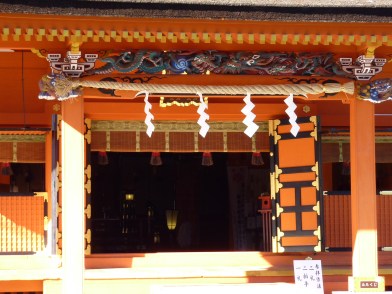 17 - Bâtiment principal - ROUGE - shimenawa+gohei