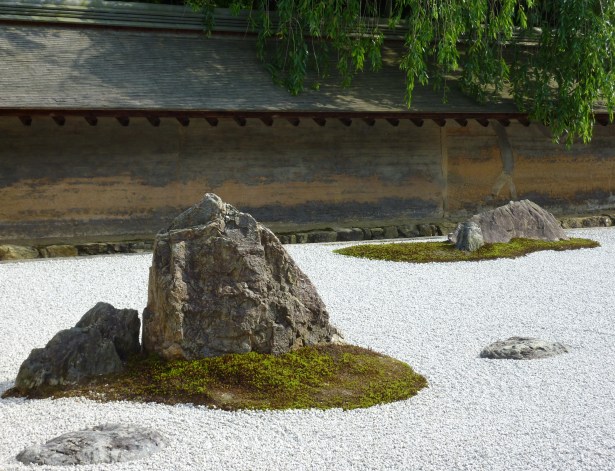 17 - Mais d'aucun endroit elles ne sont toutes visibles à la fois