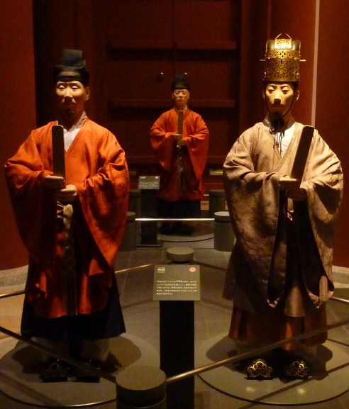 19 - Même scène avec l'obscurité volontaire du musée ... On les dirait vivants!