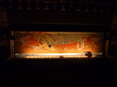 2 - Un des rideaux du théâtre