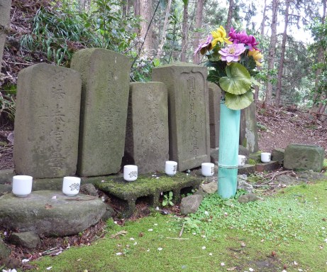 27 - Et d'autres tombes non loin de là