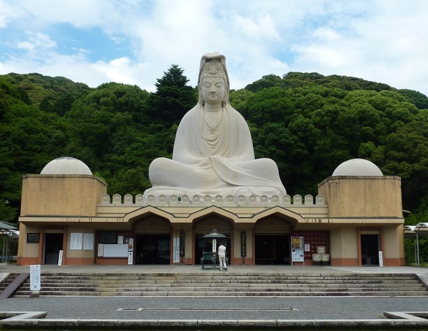 3 - Statue géante de Kannon