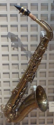 39 - Saxophone alto fabriqué par Adolphe Sax - 1859