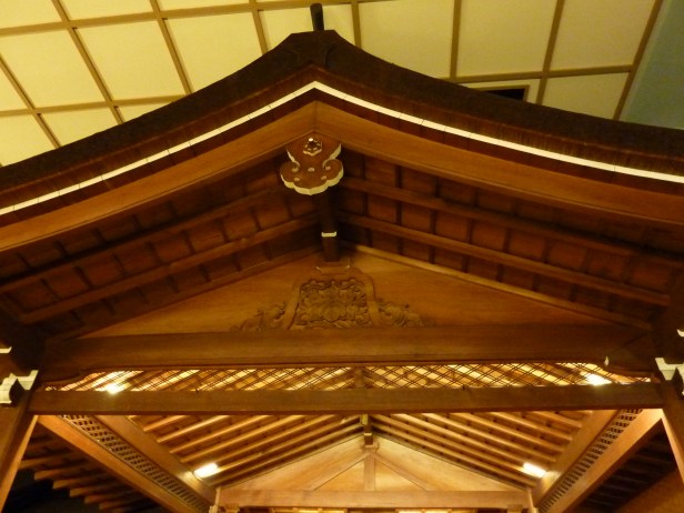 43 - Le toit a été reconstruit même si nous sommes à l'intérieur d'un bâtiment