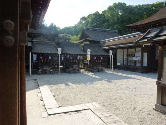 5 - A l'intérieur du sanctuaire, des petits sanctuaires pour des kami différents