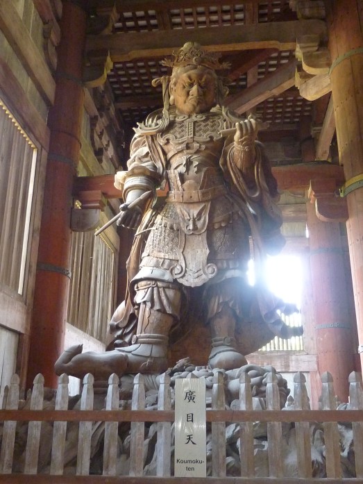 8 - Statue bouddhique en bois