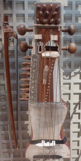 84 - Vièle Sarangi d'Inde