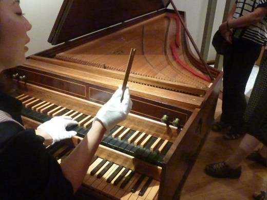 9 - Démonstration sur un vieux clavecin