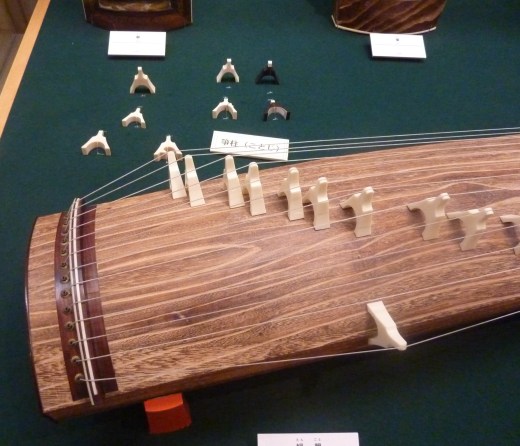 90 - Doigtiers pour jouer du Koto au Japon