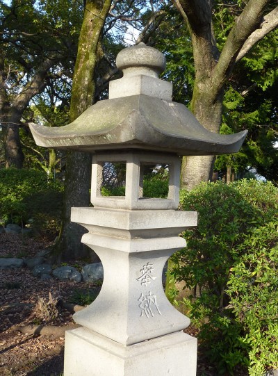 Lanterne devant un jinja