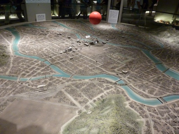 Maquette représentant l'explosion et ce qu'il restait de la ville après