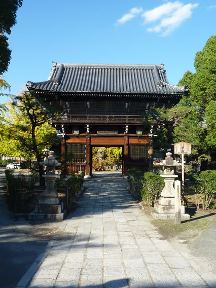 1 - Un temple dans la rue Niomon (rue de la porte des dieux)