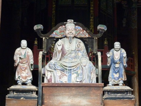 29 - Statues chinoises dans un temple voisin