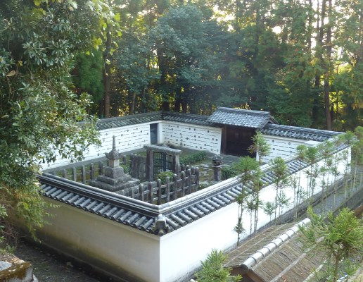 3 - Petit monument au même endroit