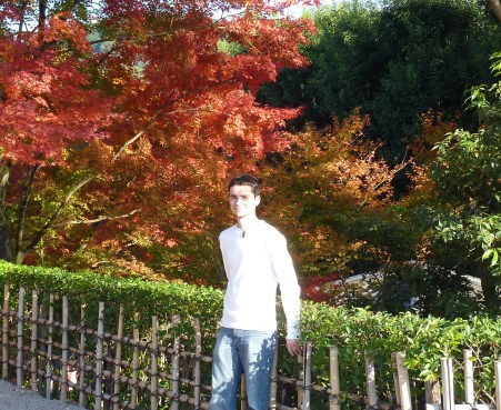 4 - Devant les momiji, les érables rouges