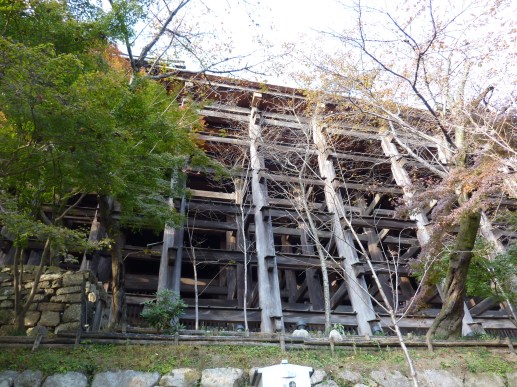 5 - La particularité de ce temple, que du bois, pas de métal, fer,...